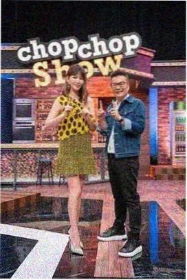 深夜剪辑间 刊架封面，剪辑台监视器与时间线